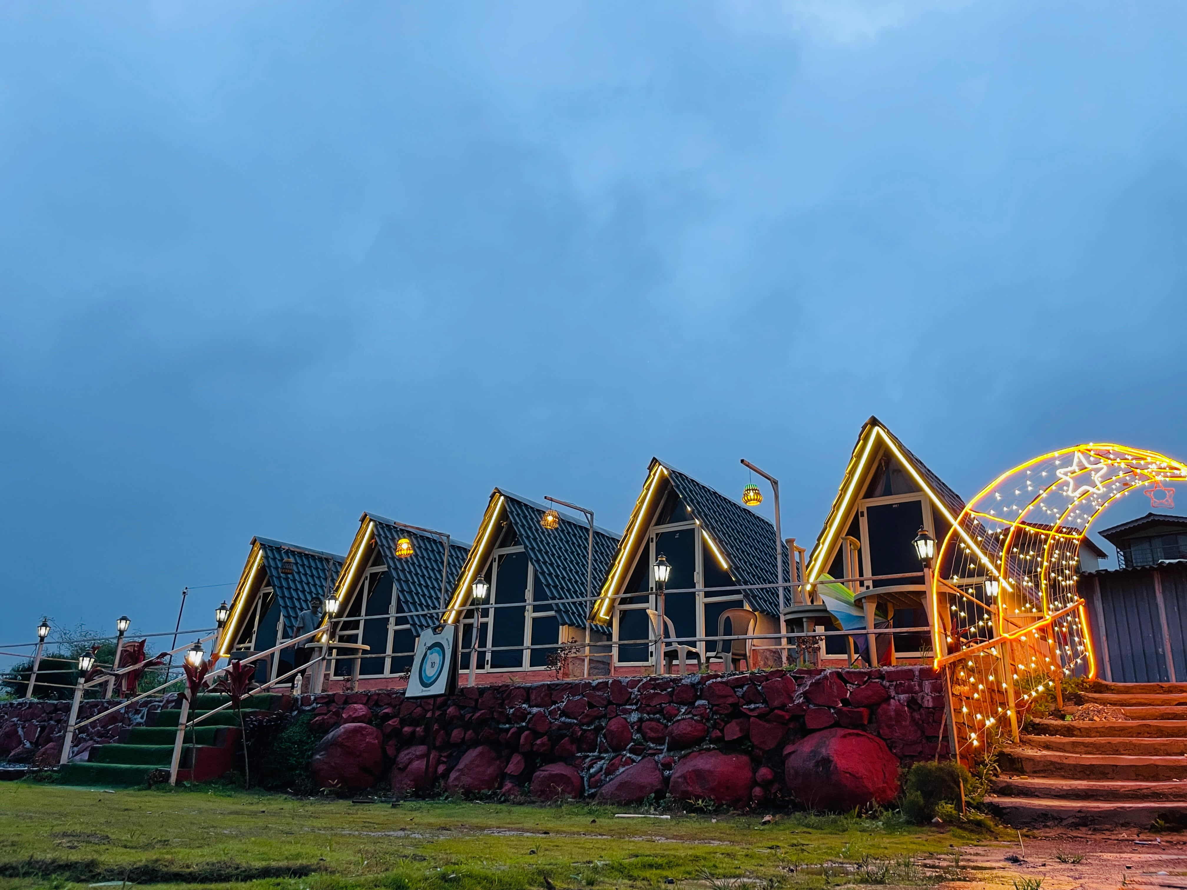 Lakeside Cottage Pawna